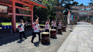 太鼓を叩く人たち